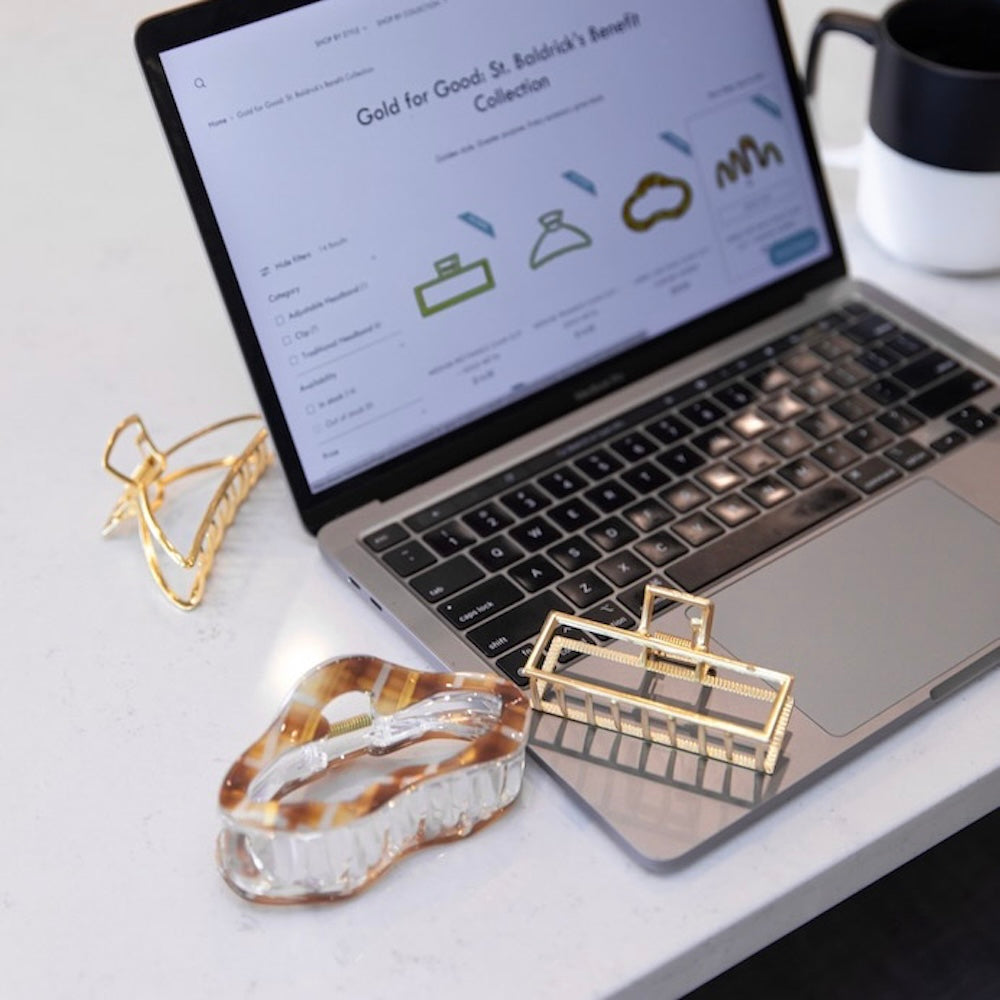 Medium Triangle Claw Clip – Gold Metal