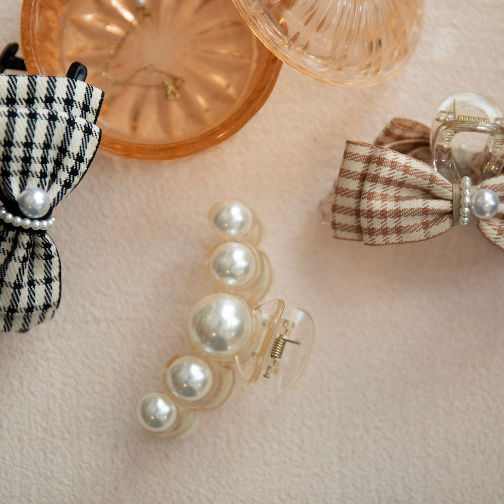 Medium Dots Clip - Pearl White