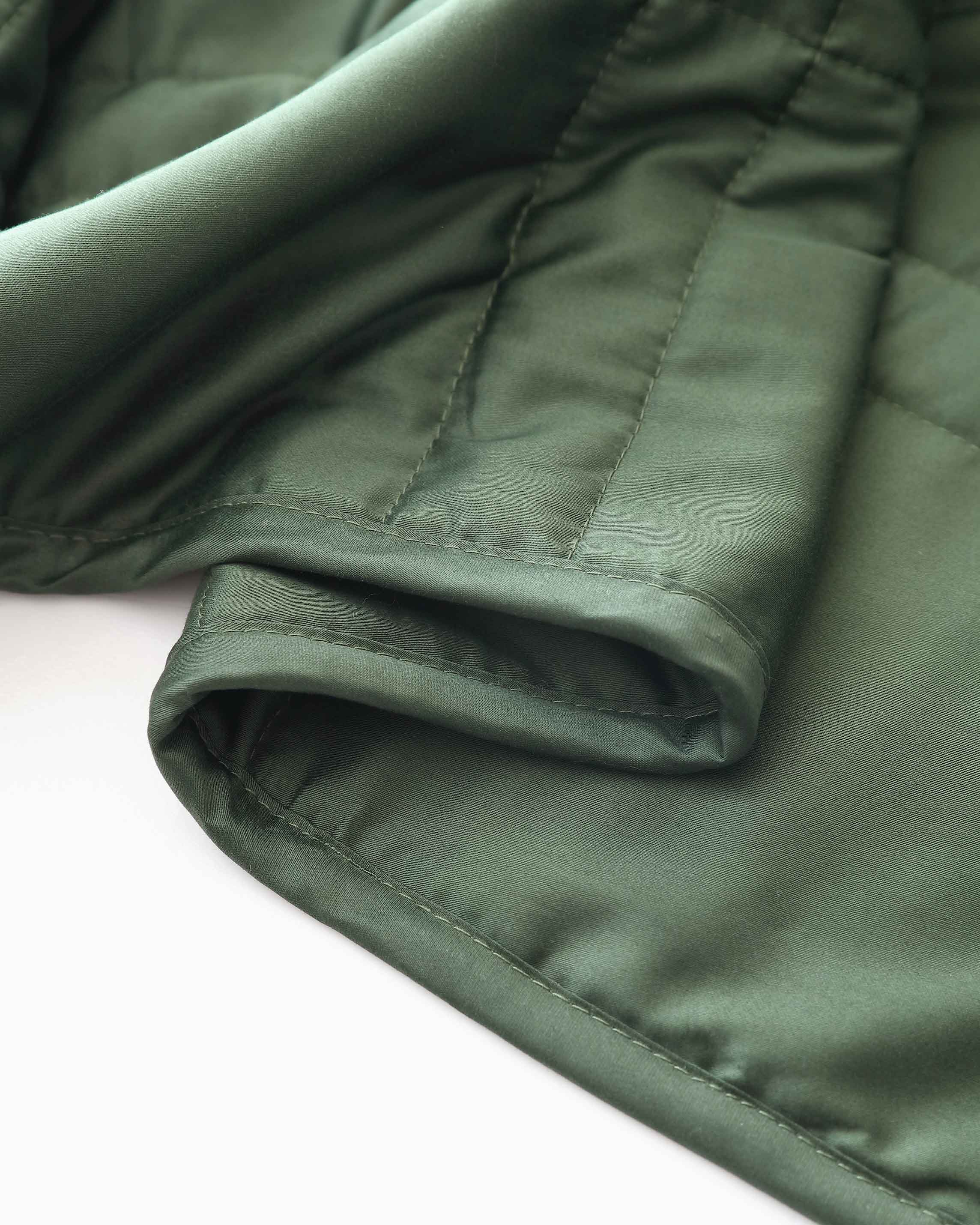 close up shot of green weighted blanket [44422820561115, 45574418333915, 44422814826715, 46452818542811, 44422813090011, 46452818575579, 44422818234587, 46452819099867, 46684279668955, 47185820188891, 47185820090587, 47185820057819, 47185820156123]