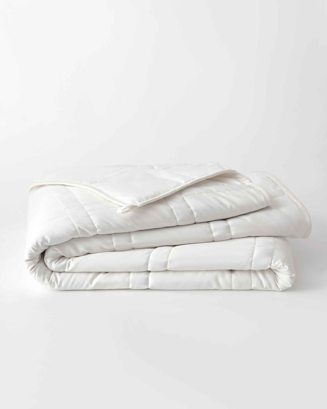 A white cotton weighted blanket is folded on a plain background.  [42934587621595, 45574417809627,42934587818203, 45574417940699, 42934587850971, 46452818444507, 42934587883739, 46452819001563,46063268298971, 46063268331739, 46063268364507, 46063268397275, 46063269150939, 47185819697371, 47185819795675, 47185819861211, 47185819926747]