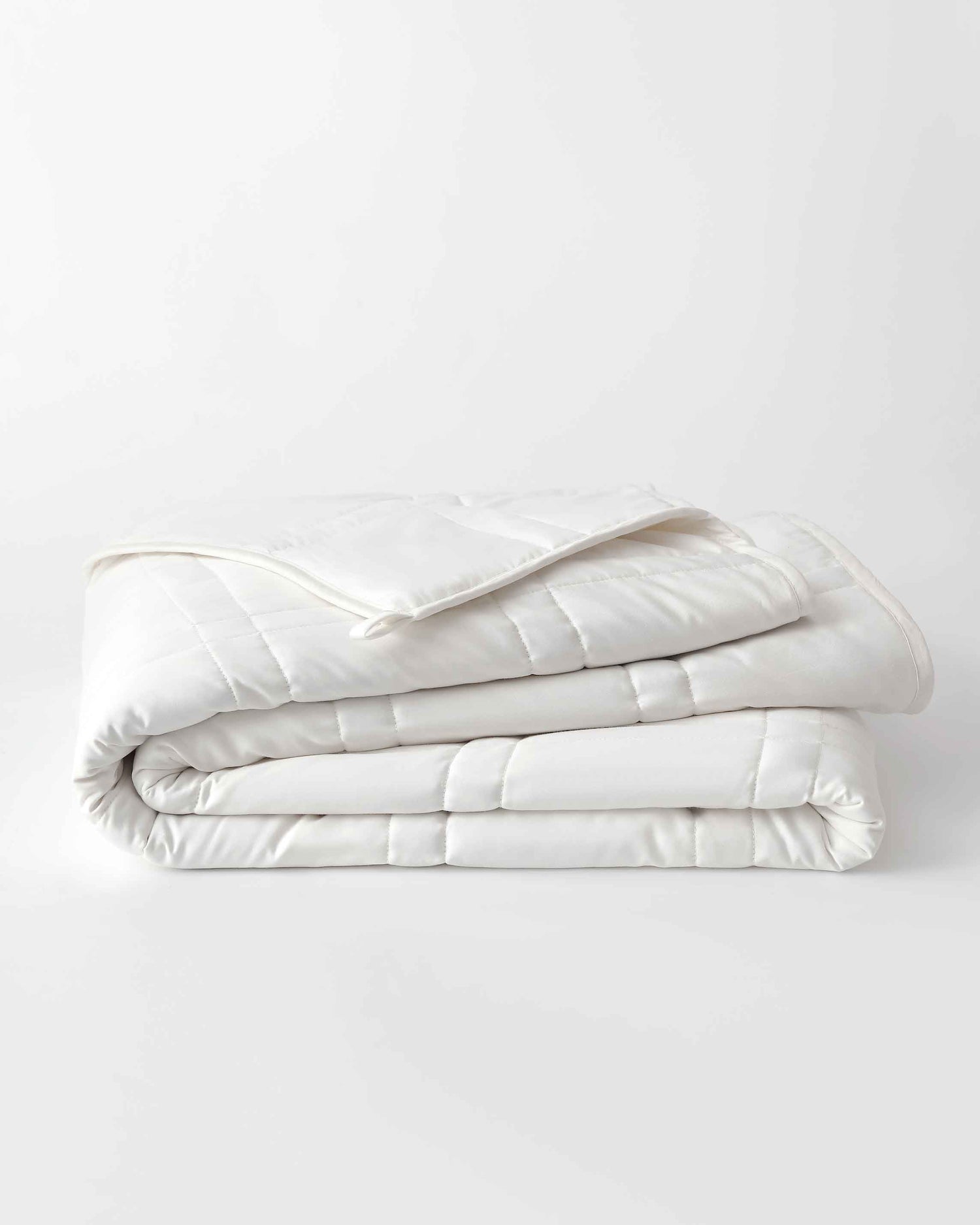 A white cotton weighted blanket is folded on a plain background.  [42934587621595, 45574417809627,42934587818203, 45574417940699, 42934587850971, 46452818444507, 42934587883739, 46452819001563,46063268298971, 46063268331739, 46063268364507, 46063268397275, 46063269150939, 47185819697371, 47185819795675, 47185819861211, 47185819926747]
