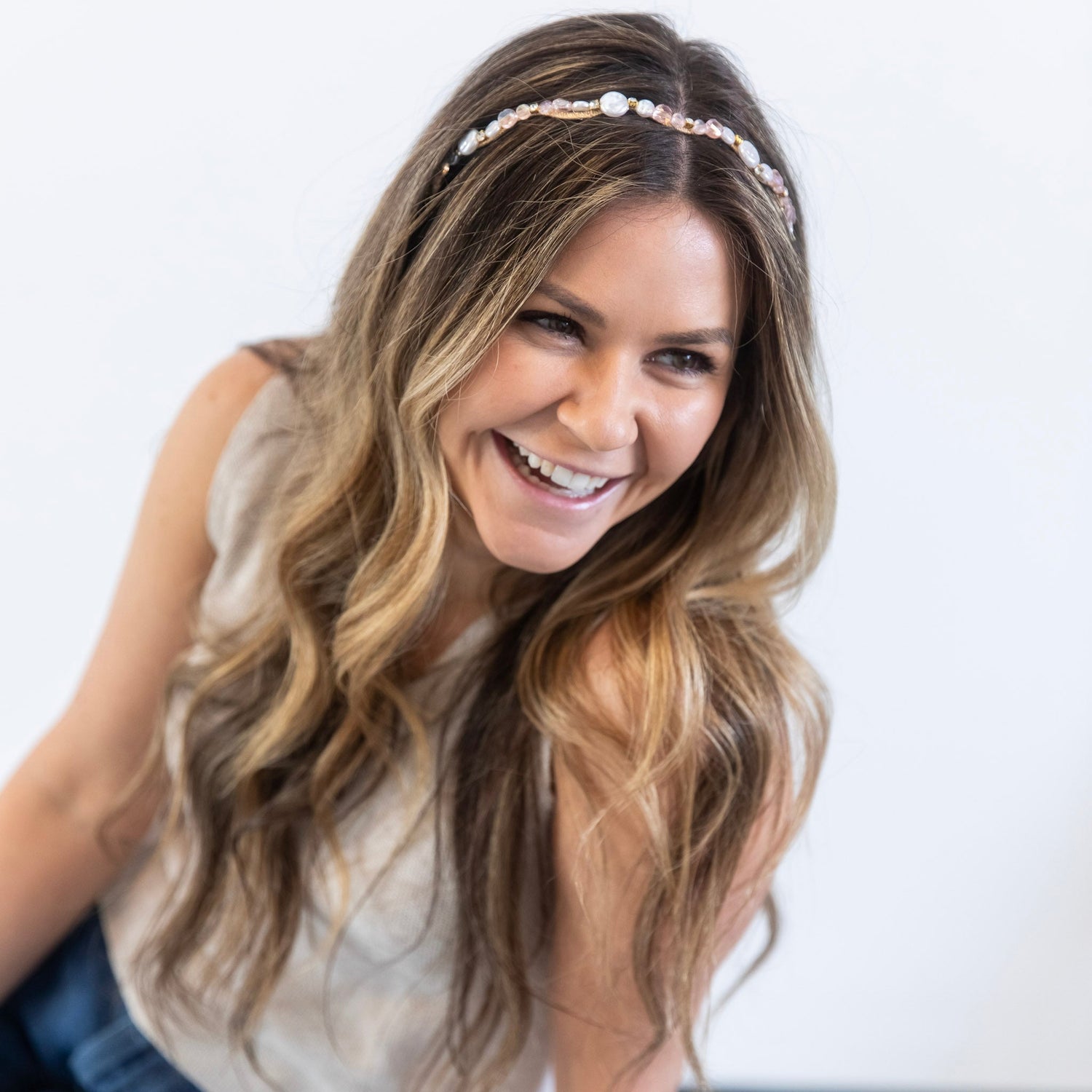 Wavy Oyster Pearl Headband - Pink {{variant_option_1}} {{variant_option_2}}