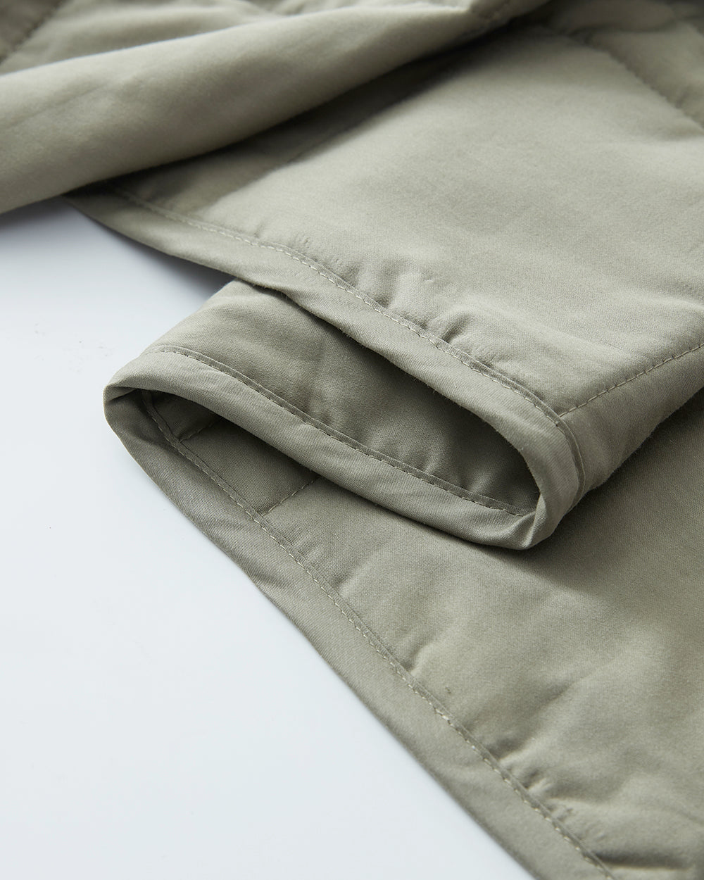 Folds of weighted blanket cotton in moss green color [47867971961051, 47867972124891, 47867972223195, 47867972321499]